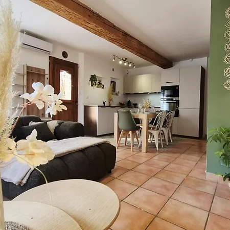 La Casa Du Village Hébergement de vacances